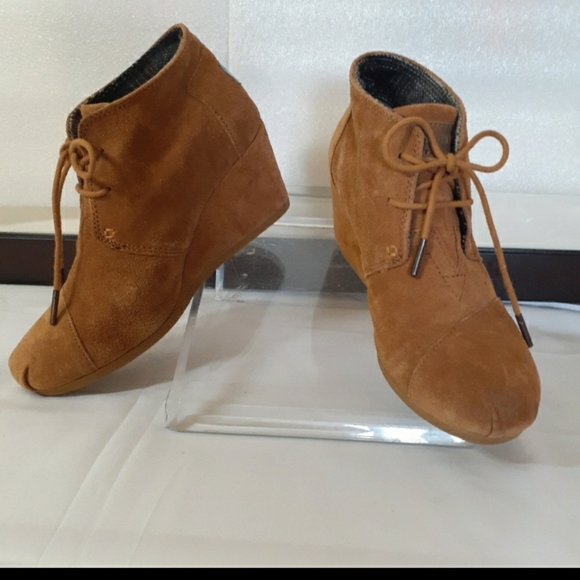 Like New Toms Suede Leather Wedge Ankle Booties - Picture 3 of 5